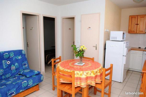 Hotel Camping Les Lacs De Courtes Estang Exterior foto