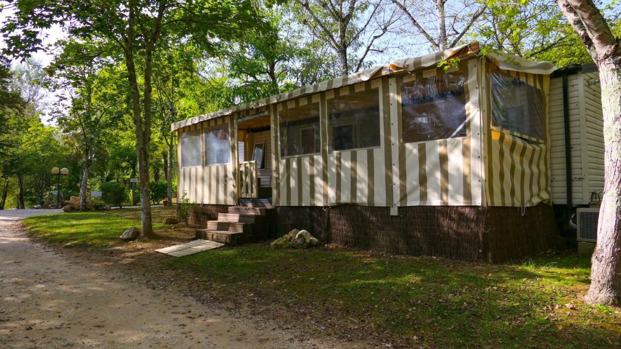 Hotel Camping Les Lacs De Courtes Estang Exterior foto